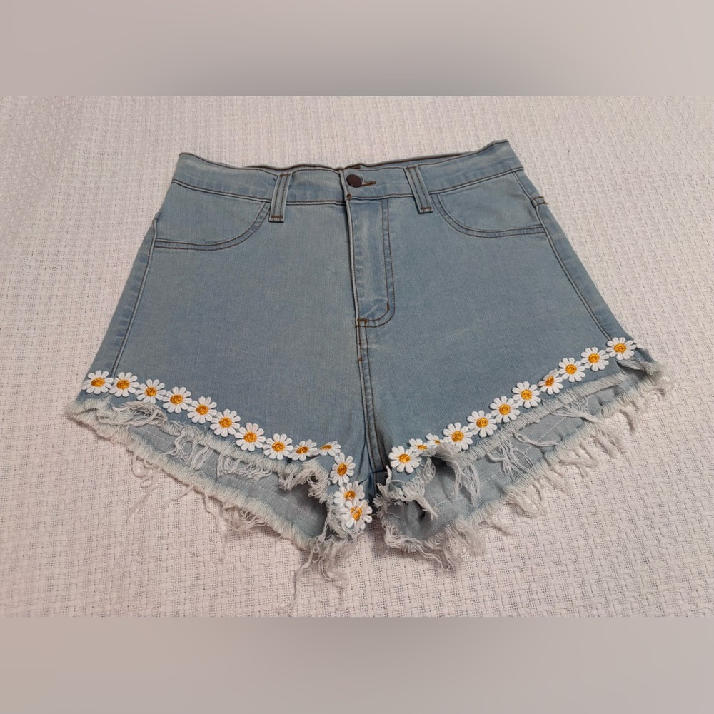 Fashion Nova Light Wash Stretch Denim Shorts Floral Daisy Chain Raw Hem Women 7